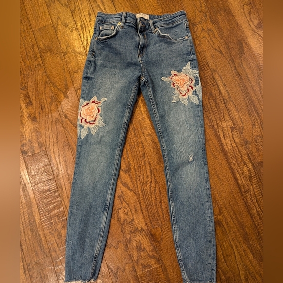 Zara Mid Rise Embroidered Distressed Raw Cuff Skinny Jeans  Size 4 - Picture 3 of 12